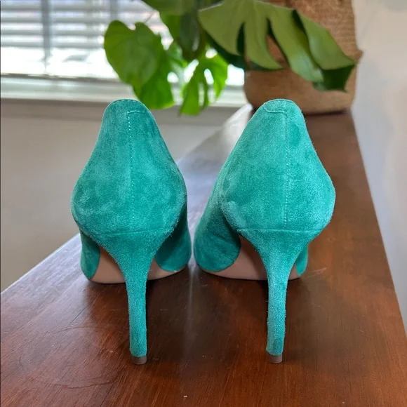 Banana Republic Green Suede Pumps, Size 8.5 - Picture 4 of 8